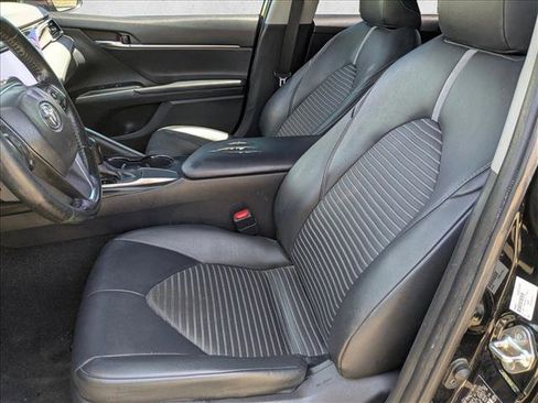 Used 2019 Toyota Camry SE w/ Carpet Mat Package FWD image 15