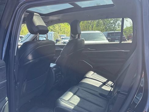 Used 2023 Jeep Grand Cherokee L Limited w/ Black Appearance Package AWD/4WD image 24