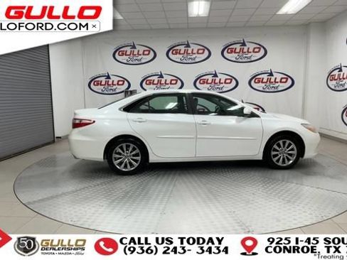 Used 2017 Toyota Camry XLE w/ Moonroof Package FWD image 9