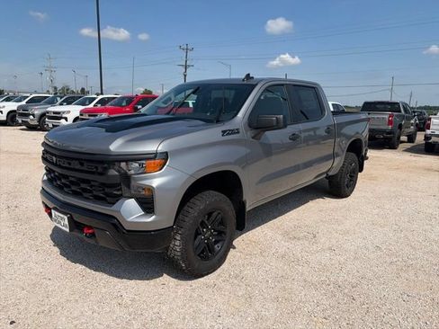 New 2026 Chevrolet Silverado 1500 Custom Trail Boss w/ LPO, Dark Essentials Package AWD/4WD image 2
