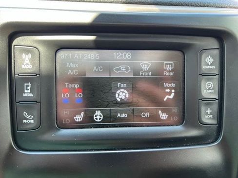 Used 2016 Jeep Cherokee Latitude w/ Comfort/Convenience Group AWD/4WD image 23