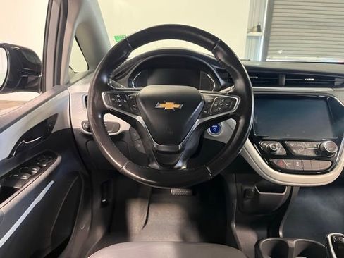 Used 2020 Chevrolet Bolt Premier w/ Infotainment Package image 18