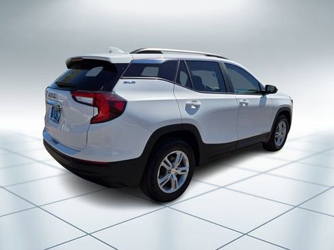 Used 2023 GMC Terrain SLE w/ Driver Convenience Package FWD image 5