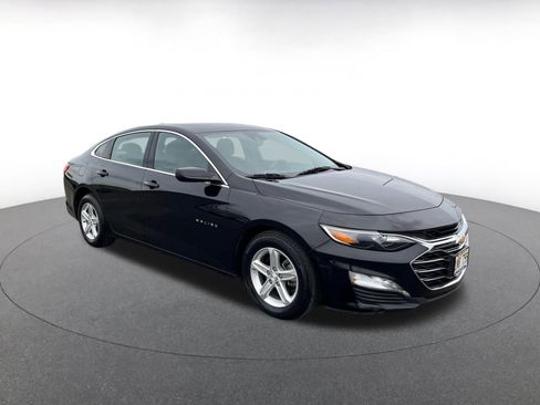 Used 2024 Chevrolet Malibu LT image 1