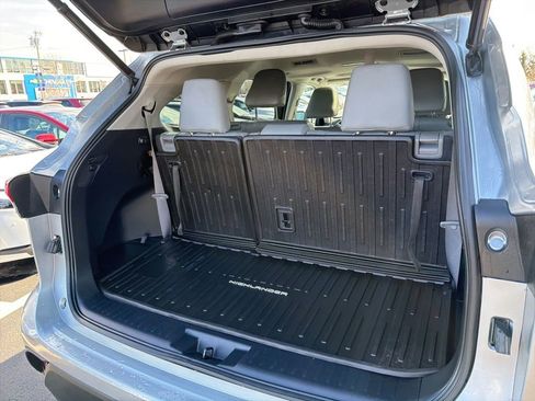 Used 2022 Toyota Highlander XLE image 19