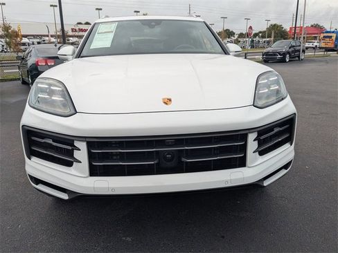 Used 2024 Porsche Cayenne image 9