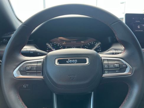 Used 2025 Jeep Compass Trailhawk AWD/4WD image 28