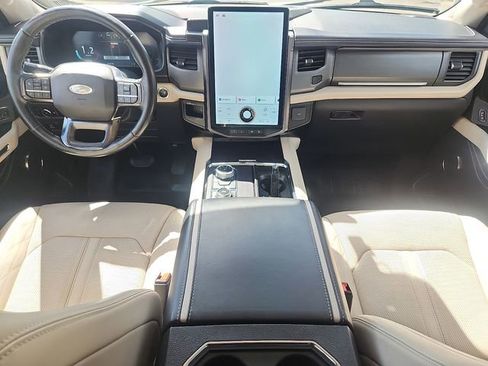 Used 2023 Ford Expedition Max Platinum AWD/4WD image 8