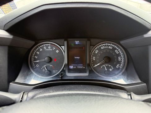 Used 2017 Toyota Tacoma TRD Sport AWD/4WD image 23