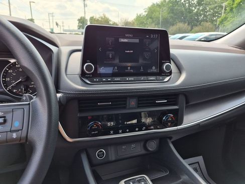 Used 2023 Nissan Rogue SV AWD/4WD image 16