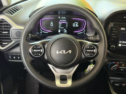 Used 2025 Kia Soul LX w/ LX Technology Package FWD image 4