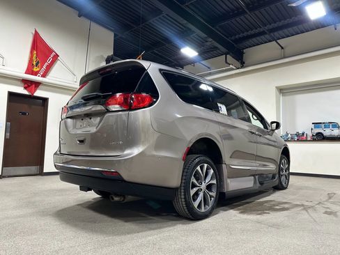 Used 2017 Chrysler Pacifica Limited w/ Advanced Safetytec Group image 10