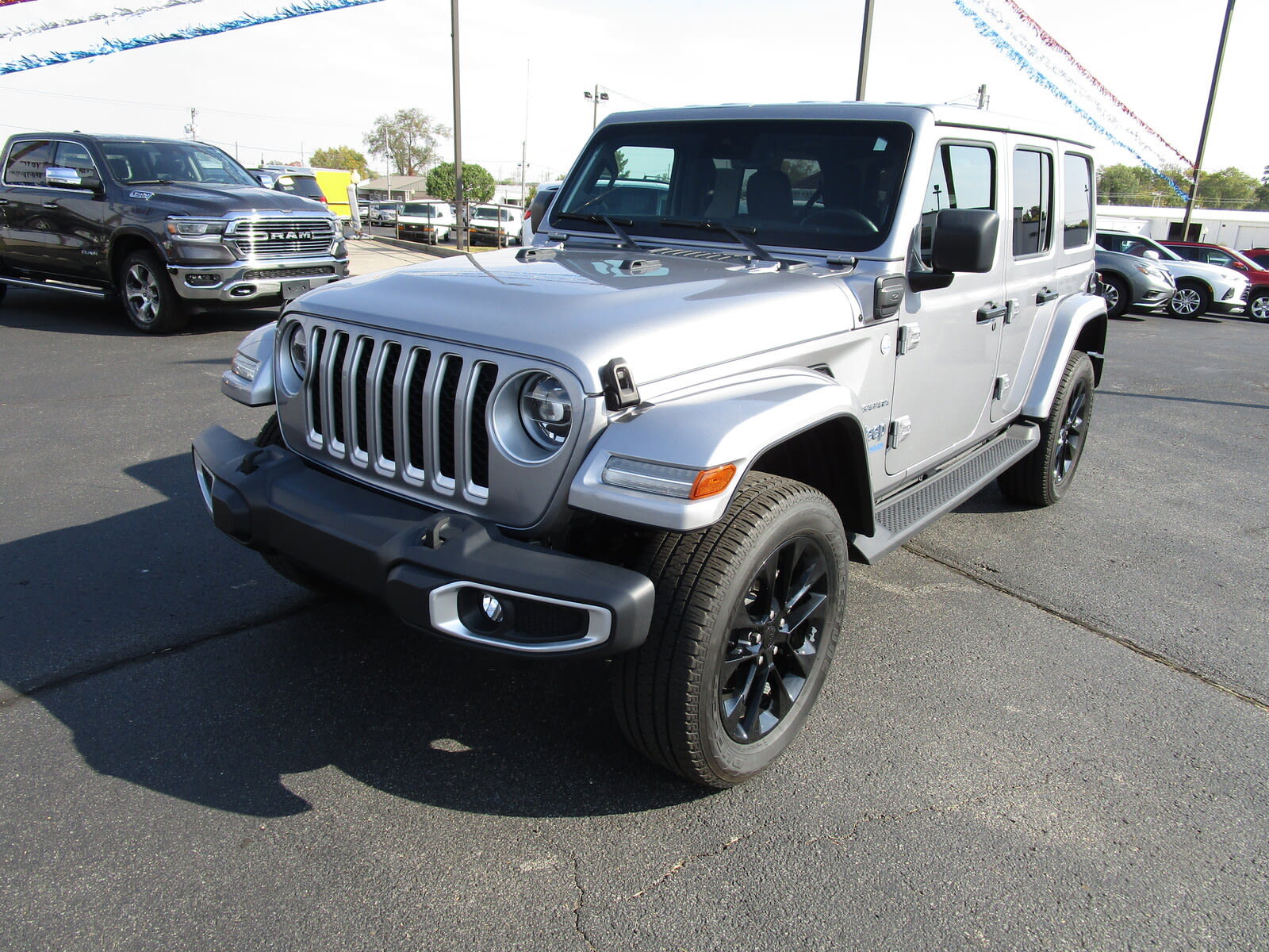 Used 2021 Jeep Wrangler Unlimited Sahara w/ Cold Weather Group AWD/4WD image 6