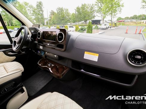 Used 2023 Mercedes-Benz Sprinter 3500 image 19