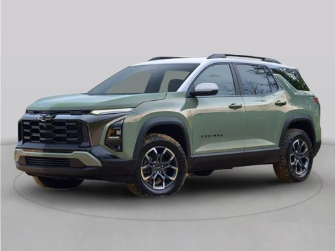 Used 2025 Chevrolet Equinox LT FWD image 1