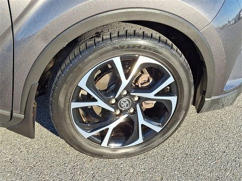 Used 2018 Toyota C-HR XLE image 8