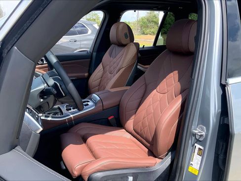 Used 2024 BMW X5 sDrive40i w/ Parking Assistance Package image 7