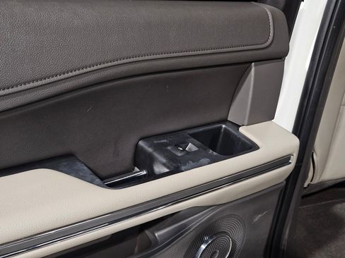 Used 2021 Ford Expedition Max XLT image 36