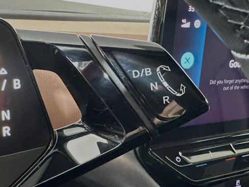 Used 2021 Volkswagen ID.4 Pro S w/ Gradient Package image 17