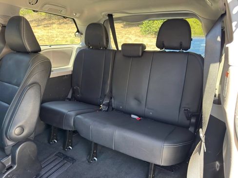 Used 2015 Toyota Sienna SE Premium FWD image 9