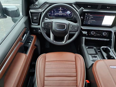 Certified 2024 GMC Sierra 2500 Denali Ultimate w/ Max Trailering Package image 9