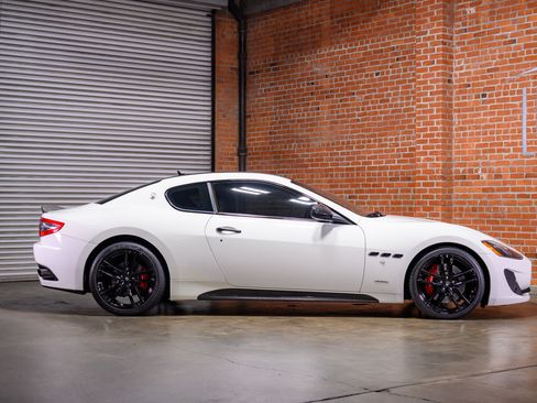 Used 2015 Maserati GranTurismo MC image 7