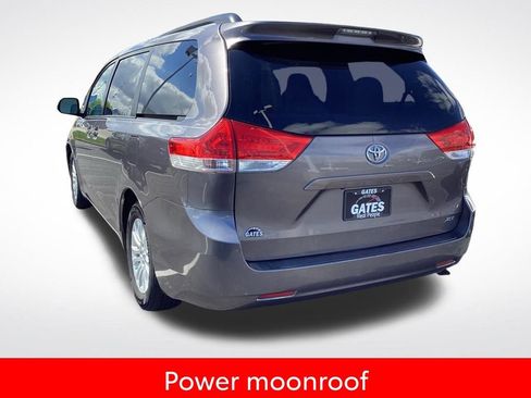 Used 2014 Toyota Sienna XLE image 9