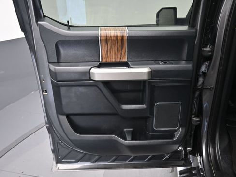 Used 2019 Ford F150 Lariat w/ Equipment Group 502A Luxury AWD/4WD image 28