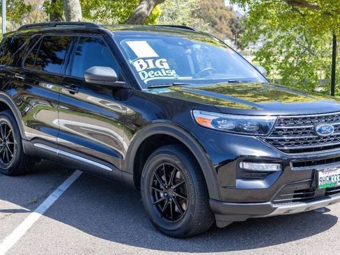 Used 2022 Ford Explorer XLT w/ Equipment Group 202A image 12