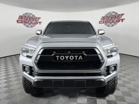 Used 2016 Toyota Tacoma SR5 w/ SR5 Appearance Package (SN) AWD/4WD image 2