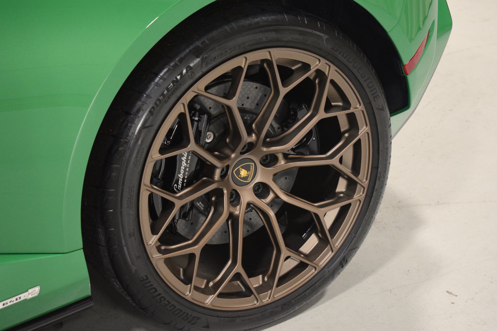 Used 2023 Lamborghini Huracan Tecnica RWD image 11
