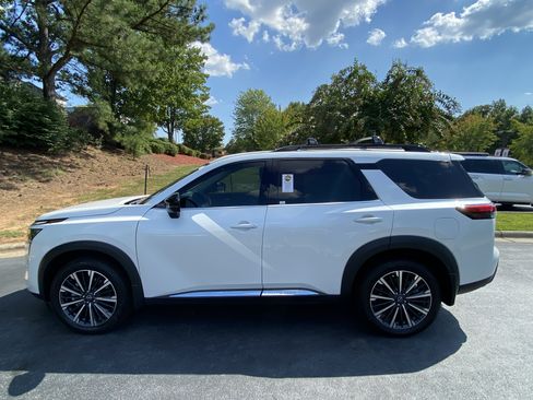 Used 2026 Nissan Pathfinder Platinum AWD/4WD image 8