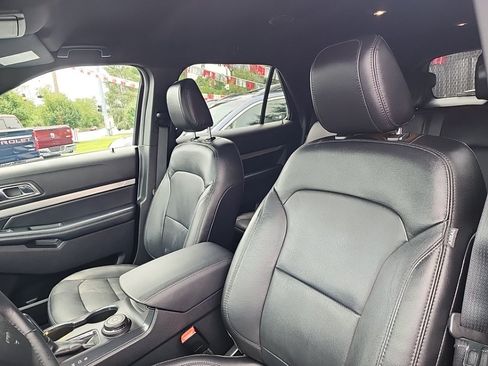 Used 2018 Ford Explorer XLT w/ Equipment Group 202A AWD/4WD image 24