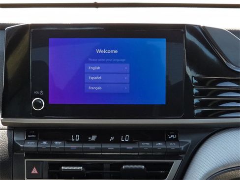 Used 2025 Toyota Camry SE image 12