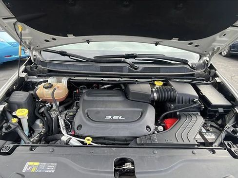 Used 2017 Chrysler Pacifica Touring image 5