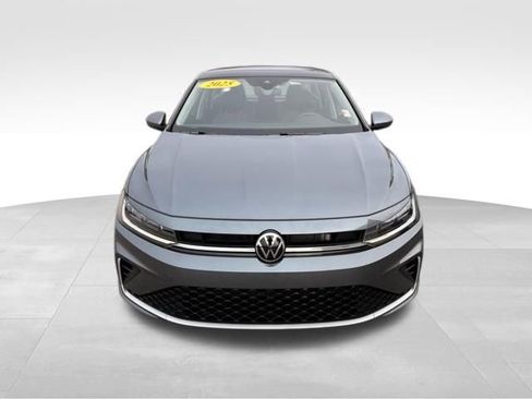 Used 2025 Volkswagen Jetta SE image 7