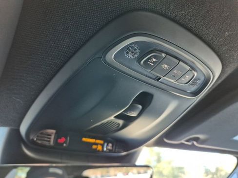 Used 2020 Volvo XC40 T5 R-Design image 31