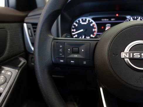 Used 2023 Nissan Rogue S image 25