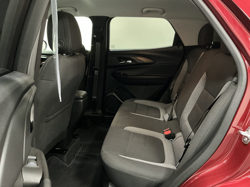 Used 2025 Chevrolet TrailBlazer LT w/ LT Cold Weather Package FWD image 24