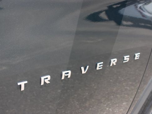 Used 2020 Chevrolet Traverse LT FWD image 13