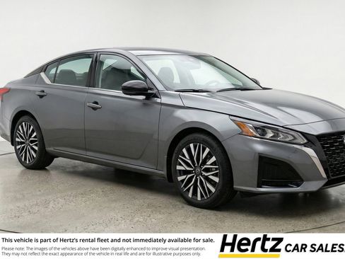 Used 2025 Nissan Altima 2.5 SV image 1