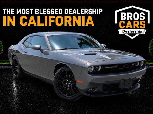 Used 2017 Dodge Challenger SXT w/ Blacktop Package RWD image 1
