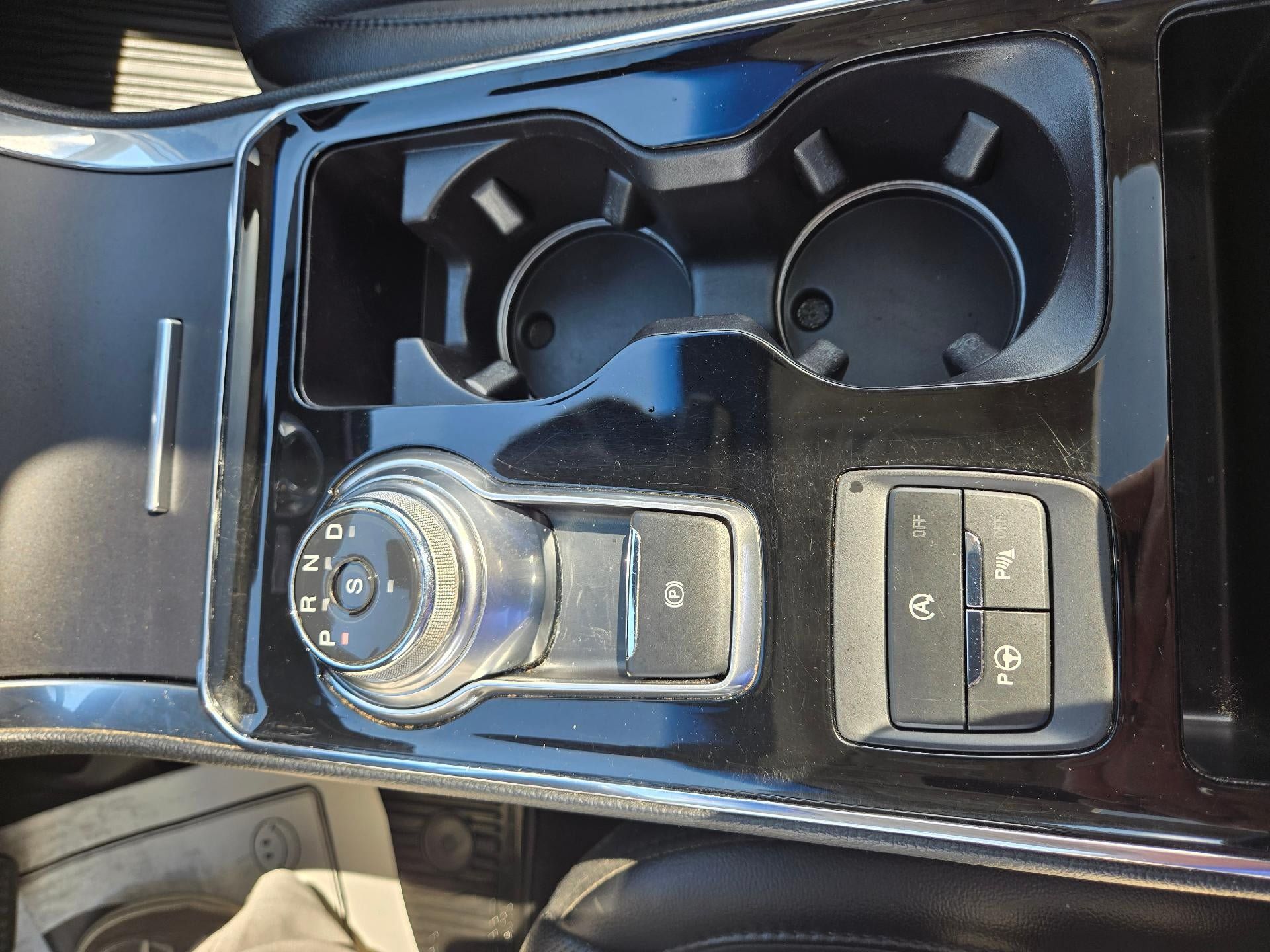 Used 2019 Ford Edge Titanium w/ Equipment Group 301A AWD/4WD image 19
