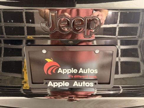 Certified 2023 Jeep Renegade Latitude image 11