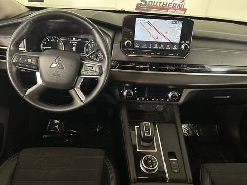 Used 2024 Mitsubishi Outlander SE image 18