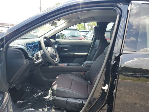 New 2025 Nissan Kicks SR image 11