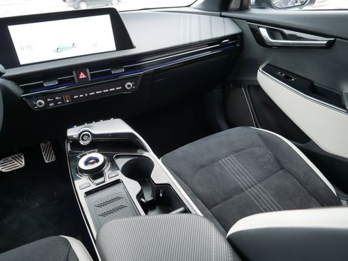 Certified 2024 Kia EV6 GT-Line image 11