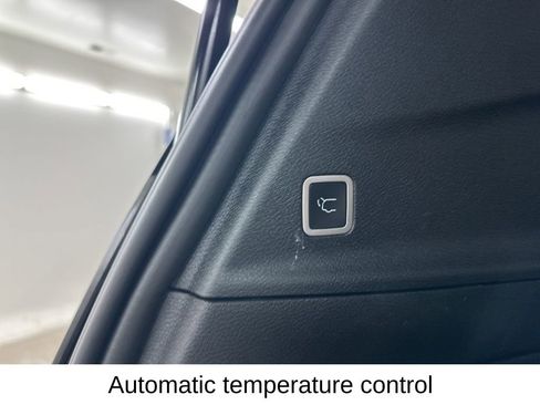 Used 2023 Chrysler Pacifica Pinnacle w/ Trailer Tow Group image 28