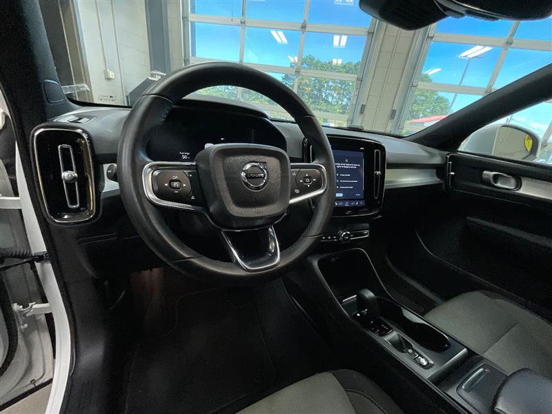 Used 2023 Volvo XC40 B5 Core AWD/4WD image 13