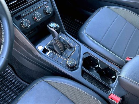 Used 2022 Volkswagen Taos SE w/ IQ.Drive SE Package image 10